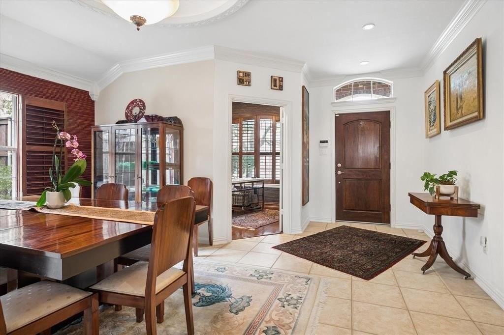 914 Carlsbad Dr - Photo 2 of 19