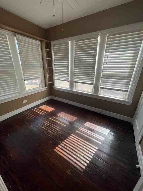 1310 Bell St - Photo 3 of 12