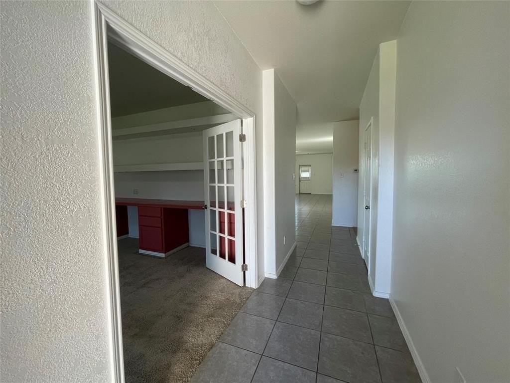 2408 Barzona Dr - Photo 4 of 35