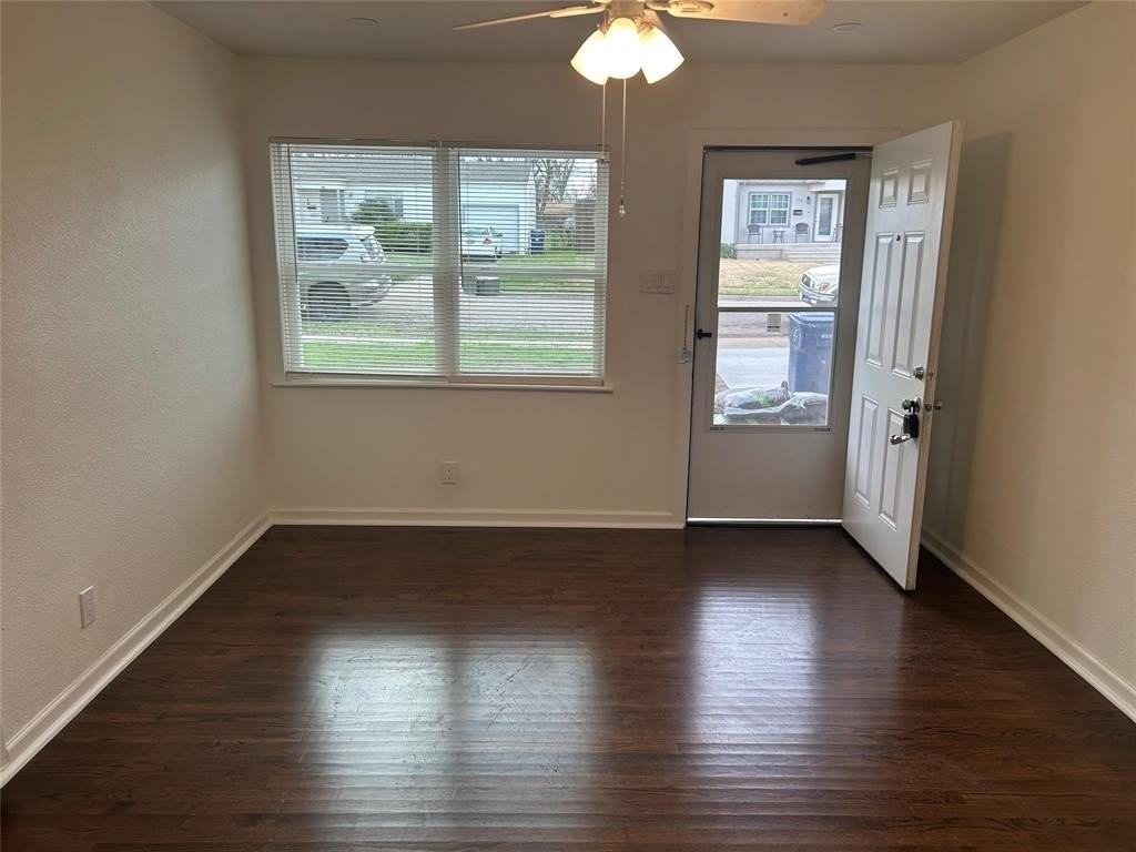 1713 Kirkwood Dr - Photo 2 of 12