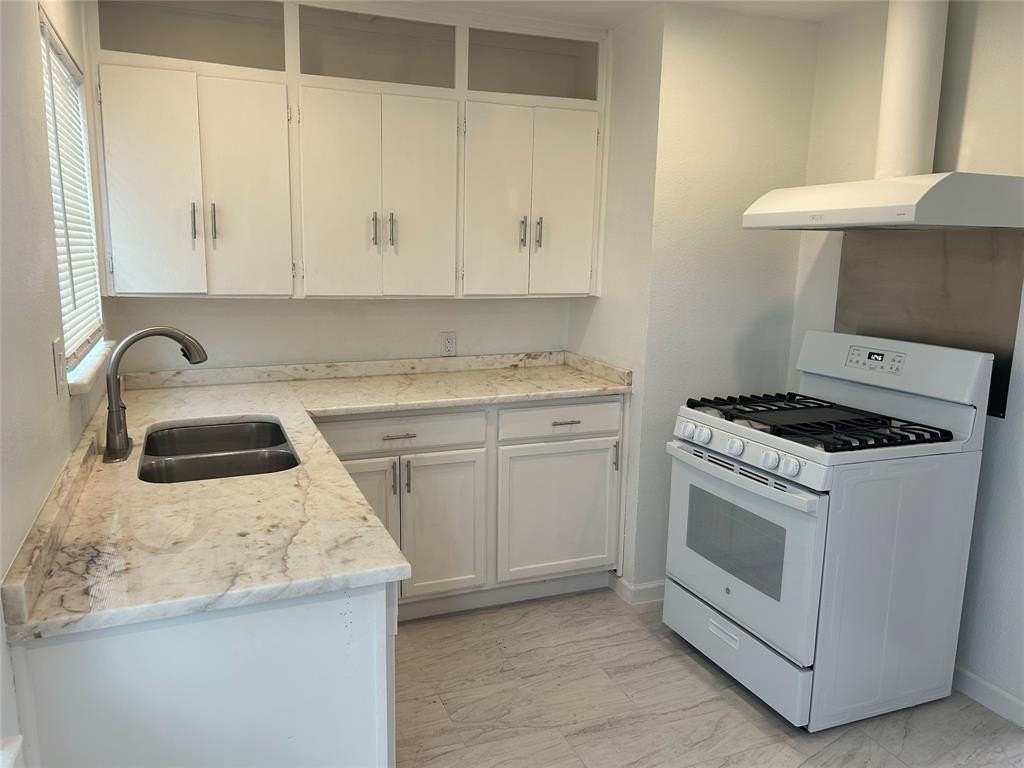 1713 Kirkwood Dr - Photo 4 of 12