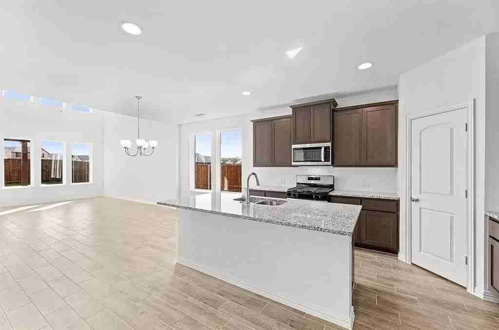 3100 Leatherwood Ln - Photo 7 of 23