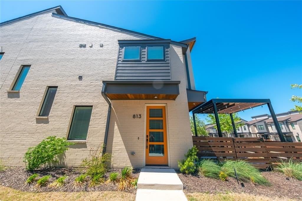 813 Emerling Dr - Photo 2 of 36