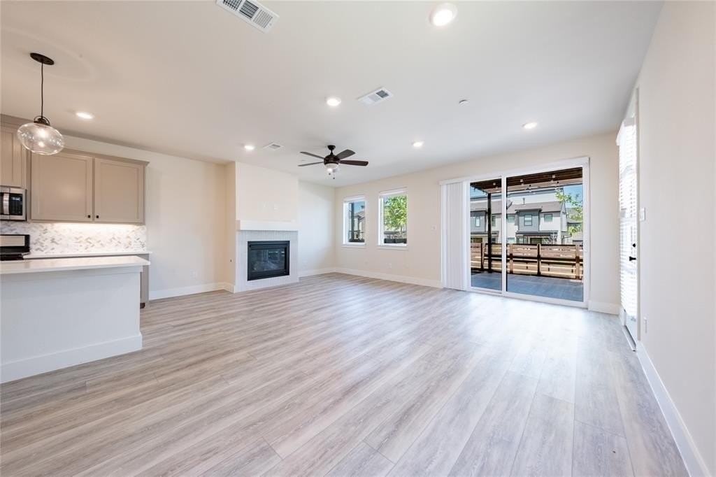 813 Emerling Dr - Photo 4 of 36