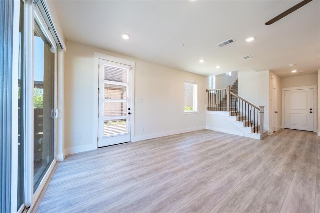 813 Emerling Dr - Photo 7 of 36