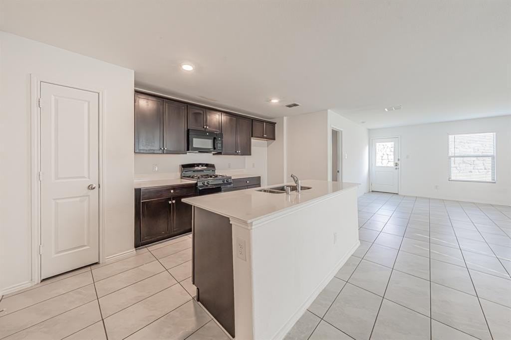 6429 Becker Ave - Photo 5 of 39