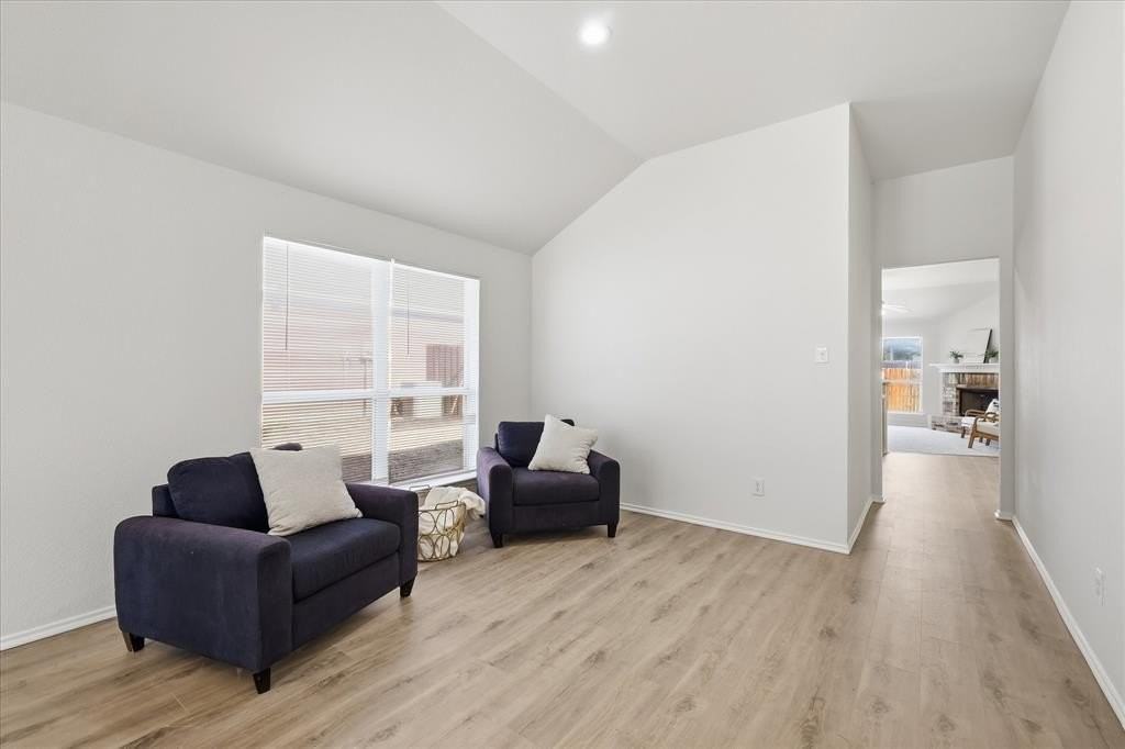 121 Kings Way Dr - Photo 7 of 37