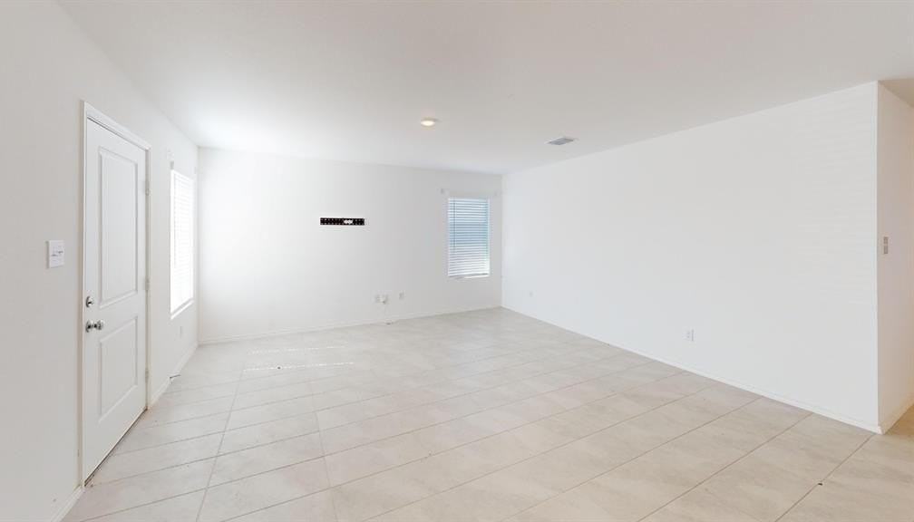 2916 Tibbles Dr - Photo 7 of 17