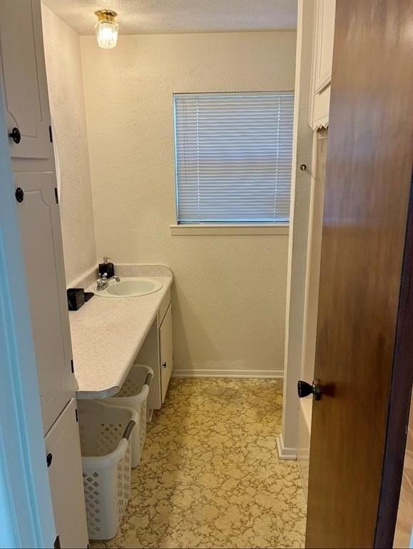 1225 Harris Ave - Photo 7 of 10