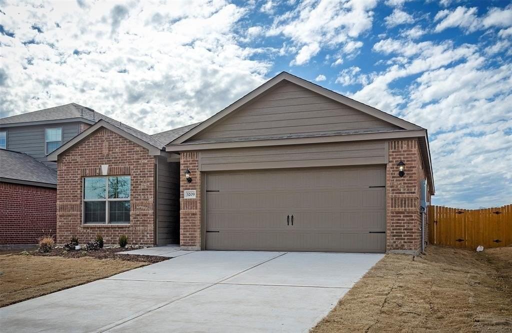 3209 Bowen St - Photo 3 of 24