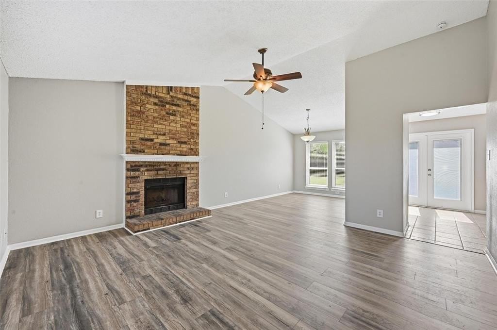 935 Mapleleaf Ln - Photo 2 of 11