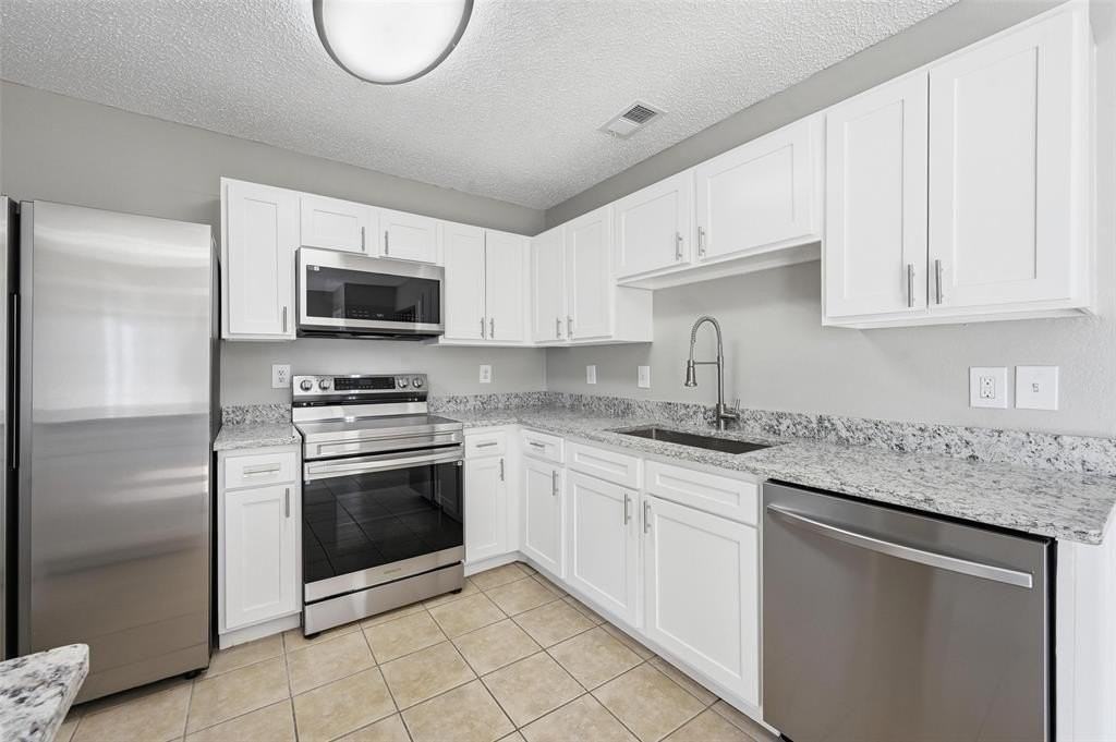 935 Mapleleaf Ln - Photo 5 of 11