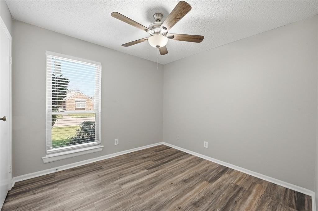 935 Mapleleaf Ln - Photo 6 of 11