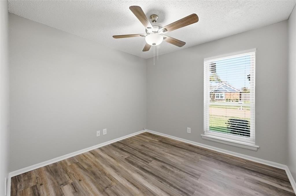 935 Mapleleaf Ln - Photo 7 of 11