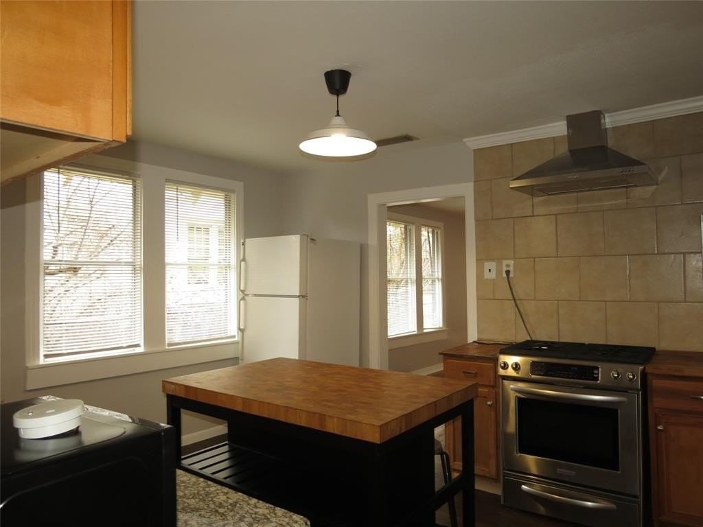 5643 E Side Ave - Photo 6 of 13