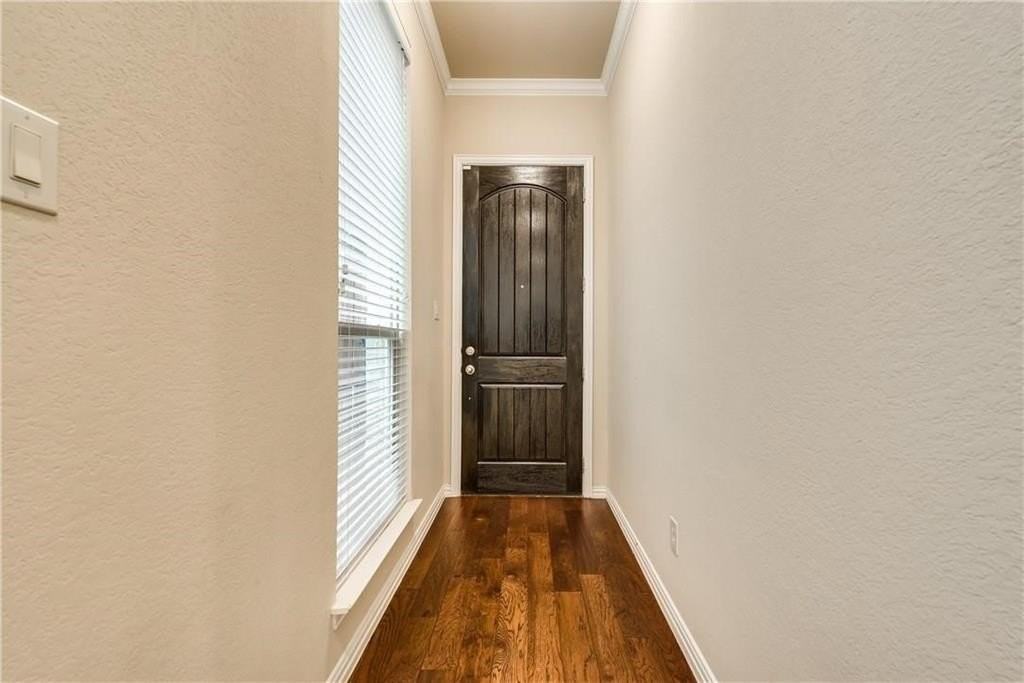 2452 Embleton Dr - Photo 4 of 25