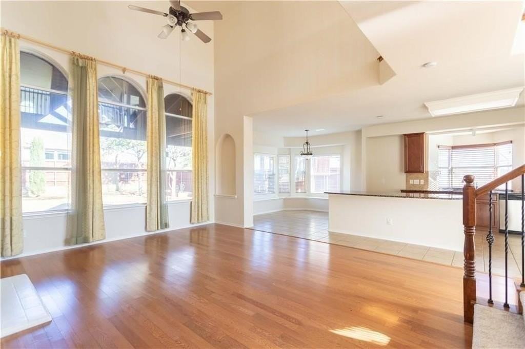 10028 Promontory Dr - Photo 4 of 28