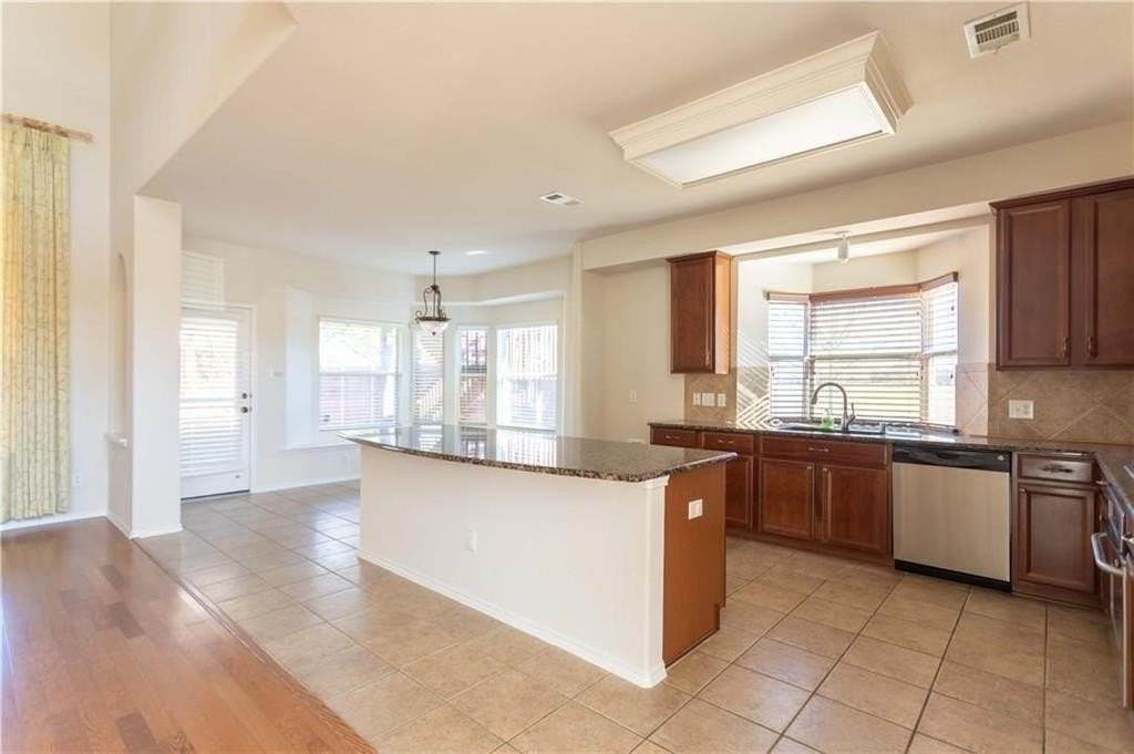 10028 Promontory Dr - Photo 7 of 28