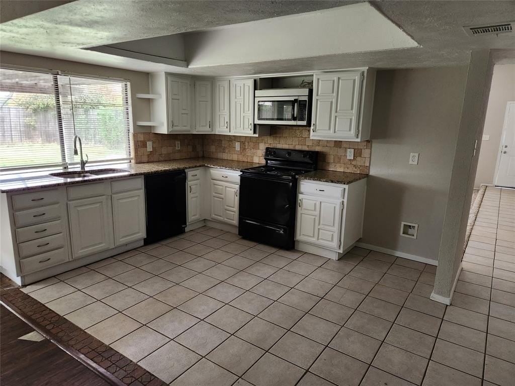 3406 Foxford Trl - Photo 2 of 7