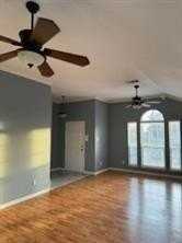 918 Cooper Ln - Photo 3 of 18