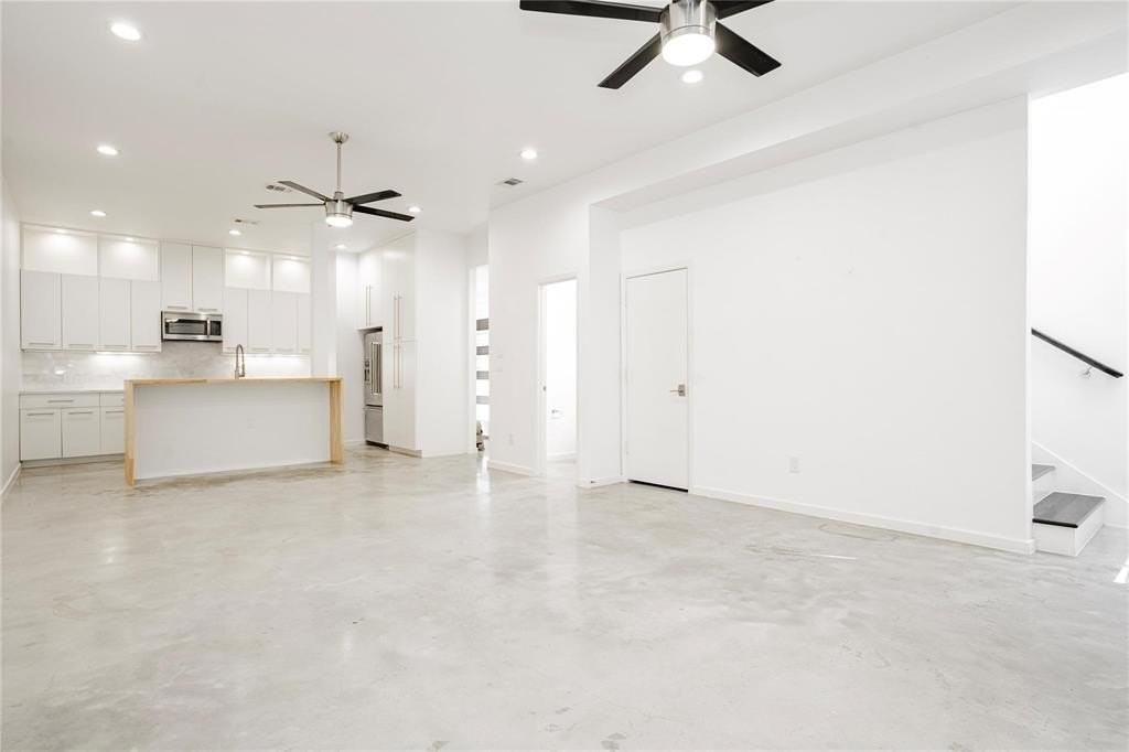 5107 N Hall St - Photo 3 of 30