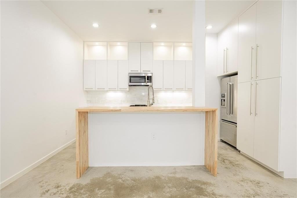 5107 N Hall St - Photo 7 of 30