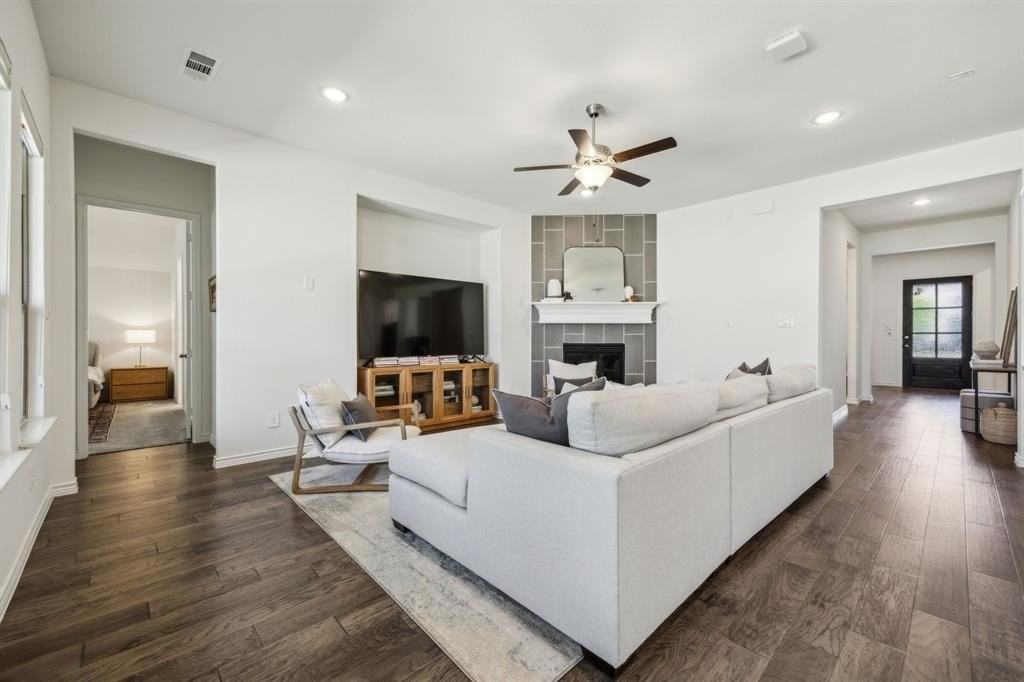 2812 Quill Ln - Photo 5 of 36