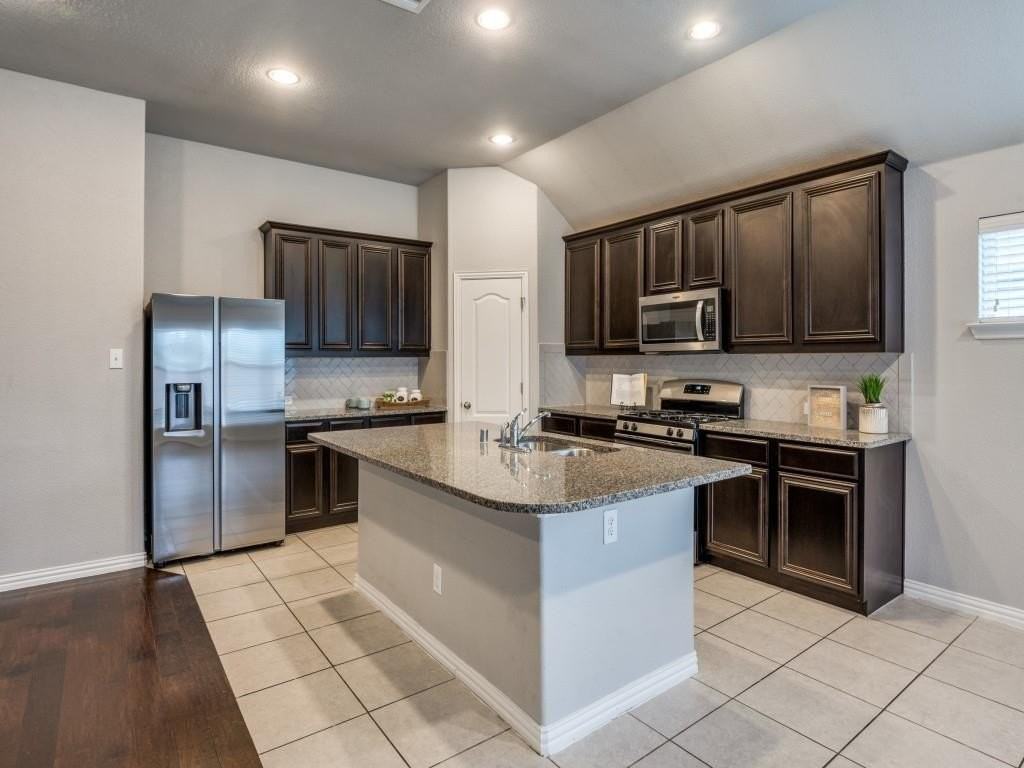 1608 Emma Pearl Ln - Photo 3 of 19