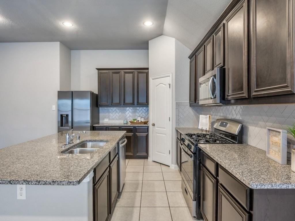 1608 Emma Pearl Ln - Photo 4 of 19