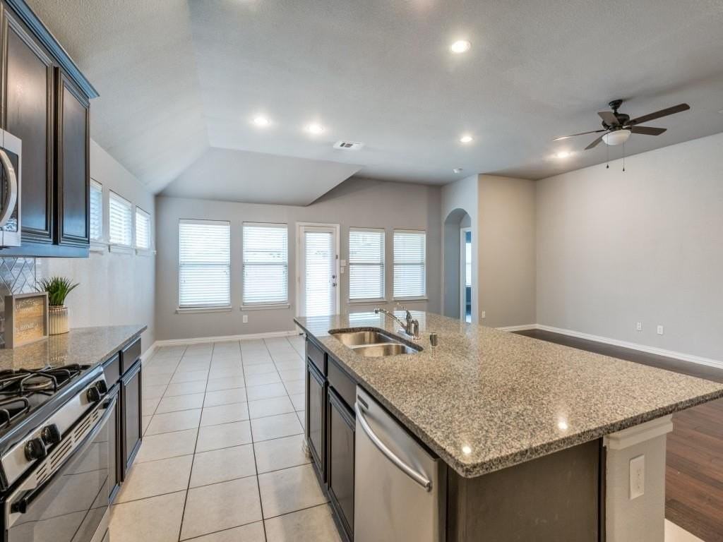 1608 Emma Pearl Ln - Photo 5 of 19