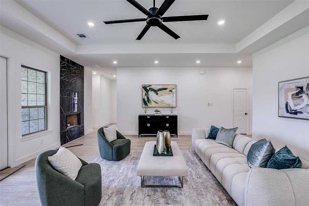 1601 Sea Breeze Ct - Photo 3 of 18