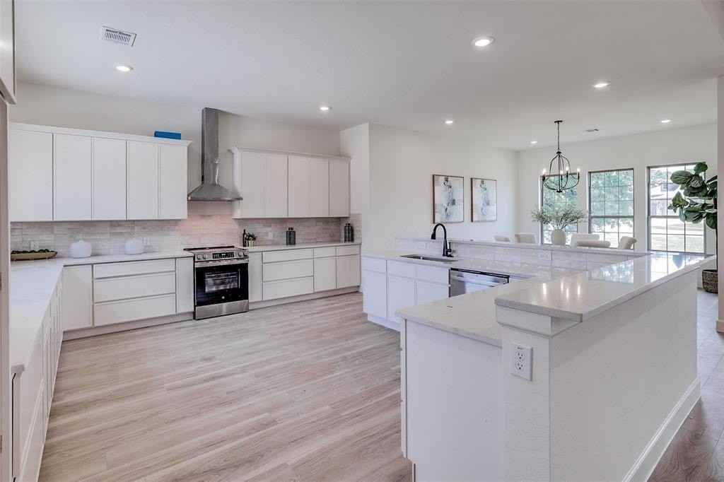 1601 Sea Breeze Ct - Photo 6 of 18