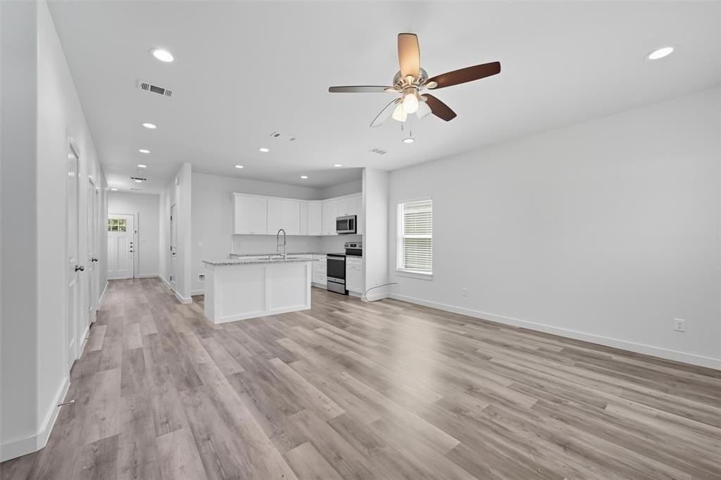 422 N Elliott St - Photo 2 of 21