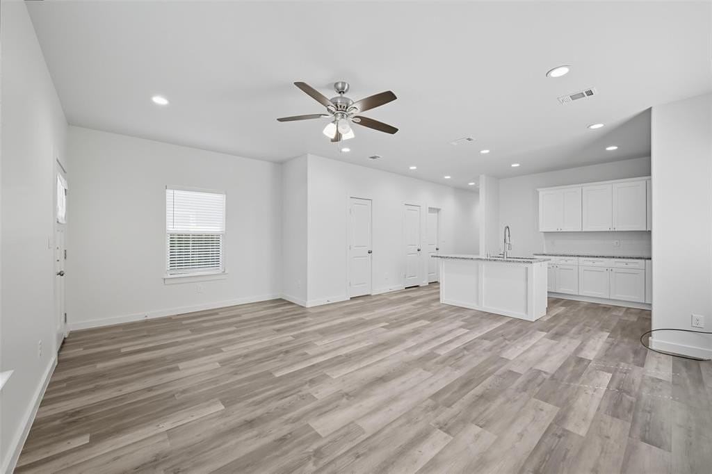 422 N Elliott St - Photo 3 of 21