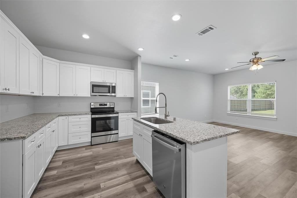 422 N Elliott St - Photo 4 of 21