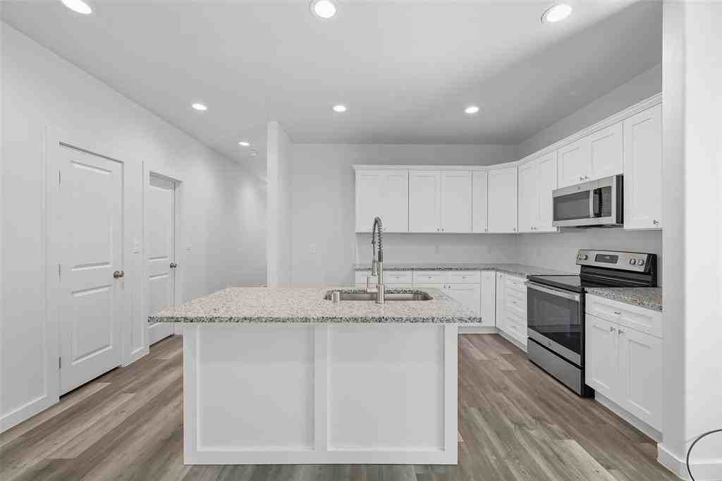 422 N Elliott St - Photo 5 of 21