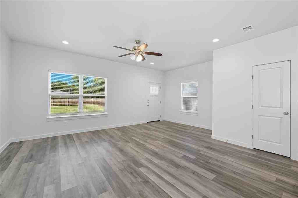 422 N Elliott St - Photo 7 of 21