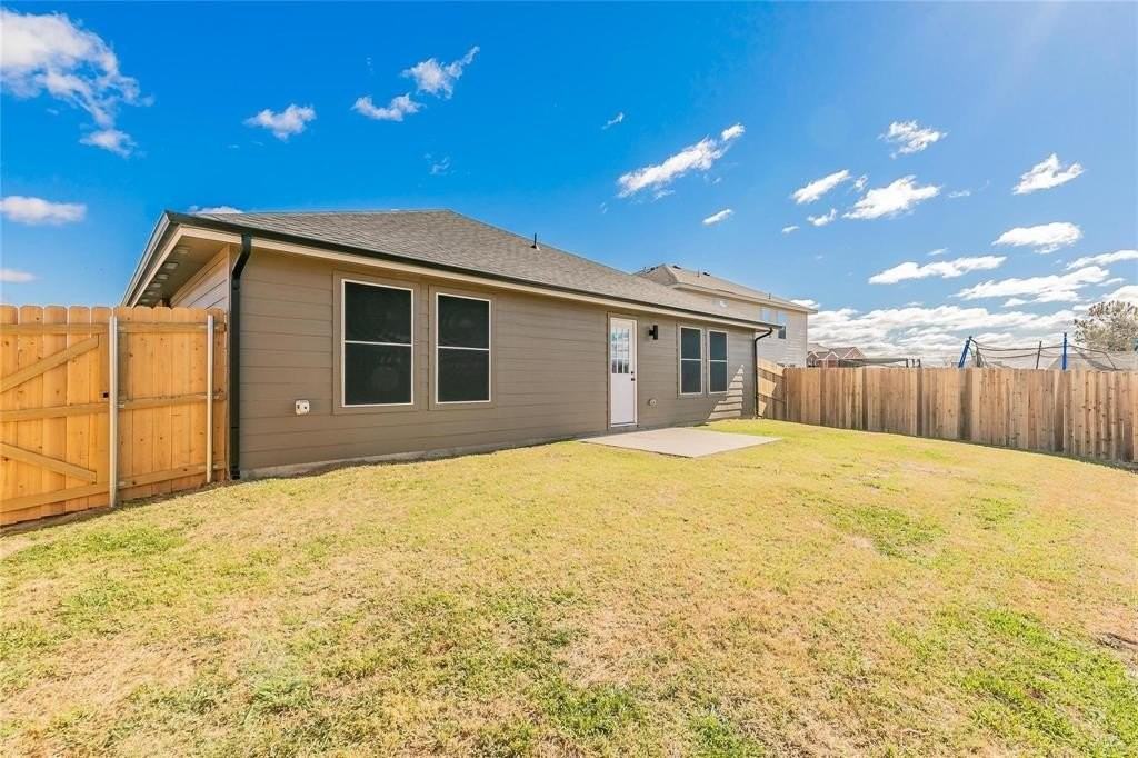 12911 Kingsgate Dr - Photo 3 of 39