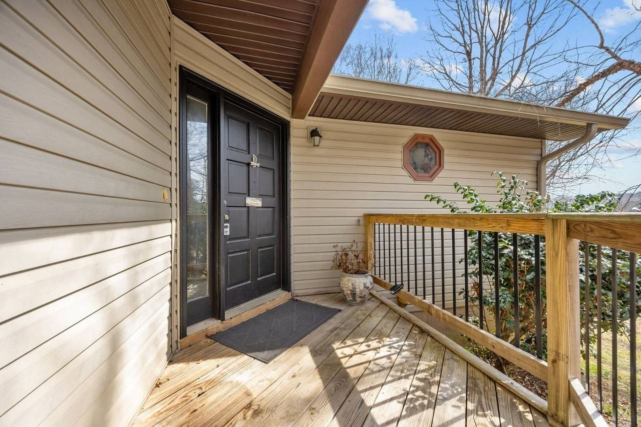 200 Waterford Dr - Photo 4 of 37