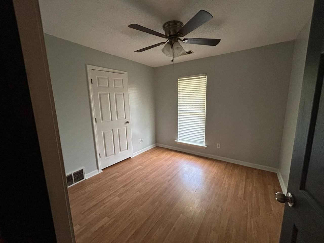 6823 Northknoll Ave - Photo 4 of 19