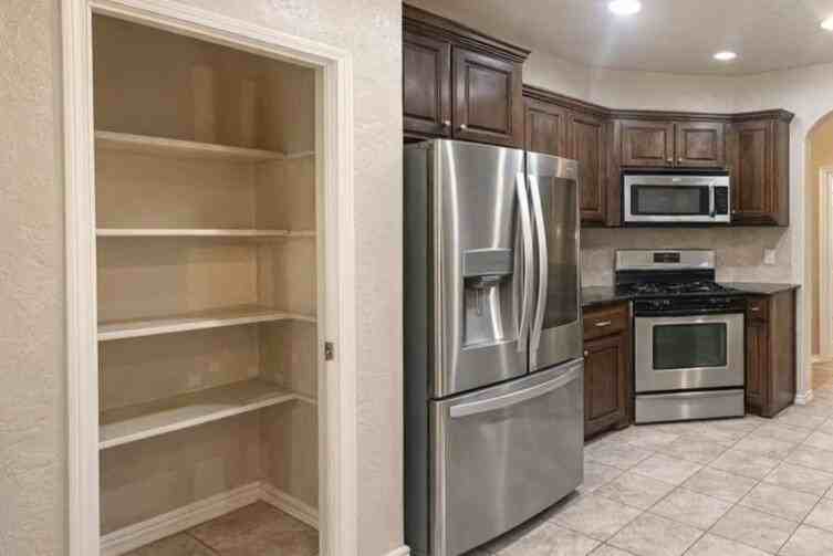 832 Carol Ann Pl - Photo 2 of 17