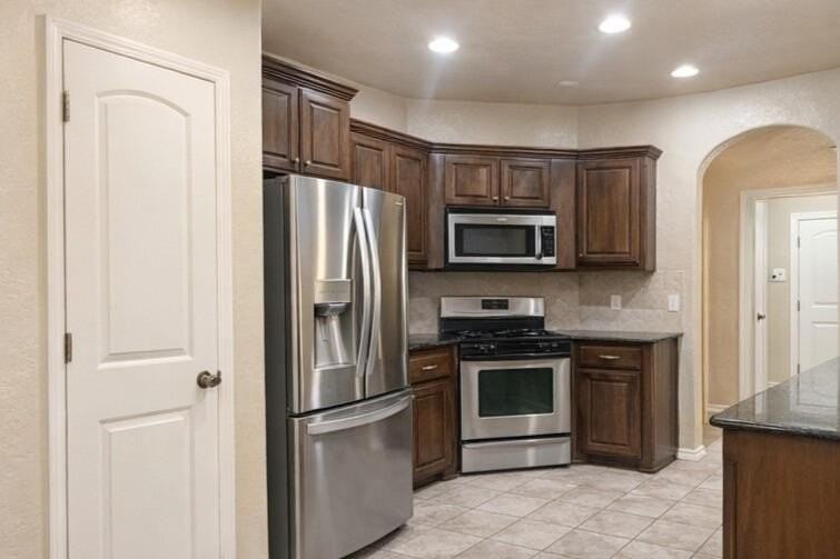 832 Carol Ann Pl - Photo 4 of 17