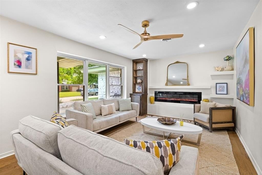 2737 Clermont Pl - Photo 4 of 27