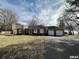 featured image of 136 E Hazel Dell Ln