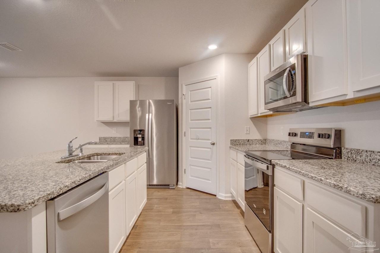 7408 Oak Lake Blvd - Photo 6 of 25