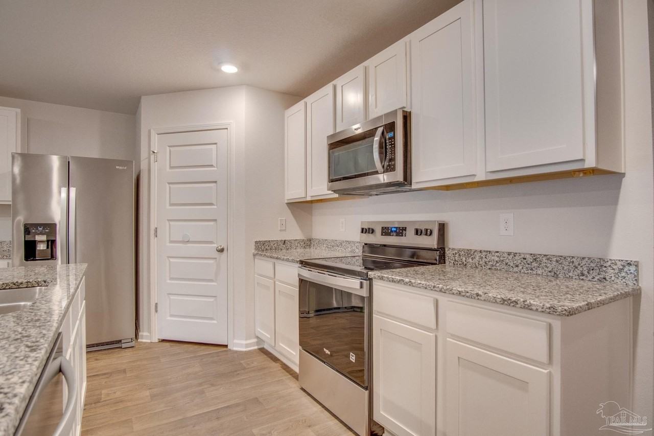 7408 Oak Lake Blvd - Photo 7 of 25