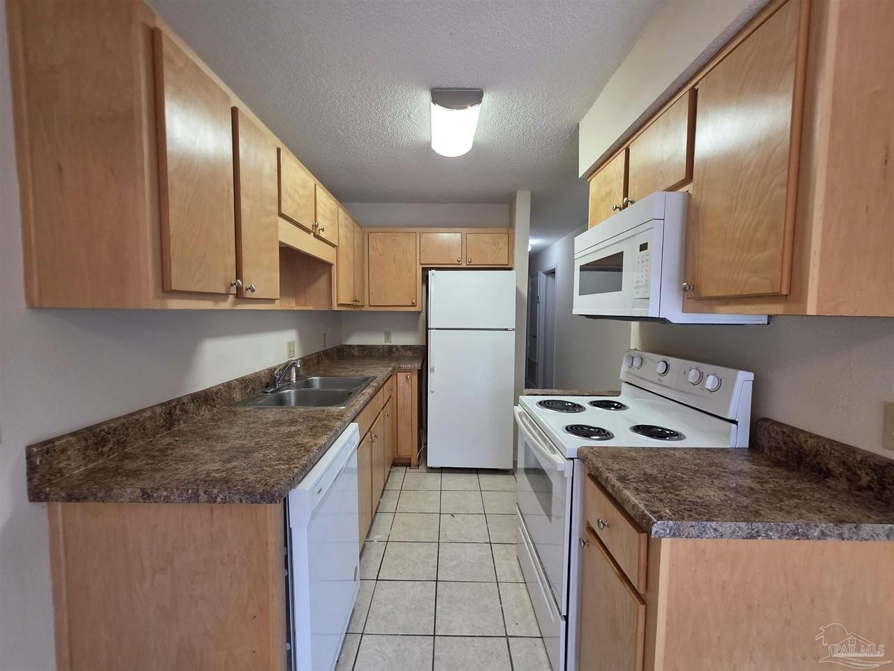 1440 N 61st Ave Apt 8d - Photo 7 of 25