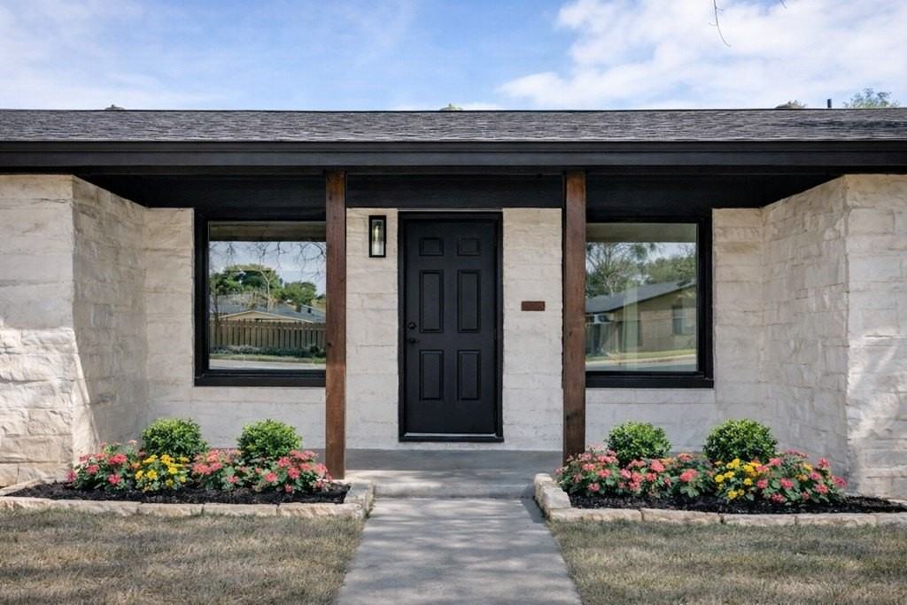 600 E Broadway St - Photo 2 of 48