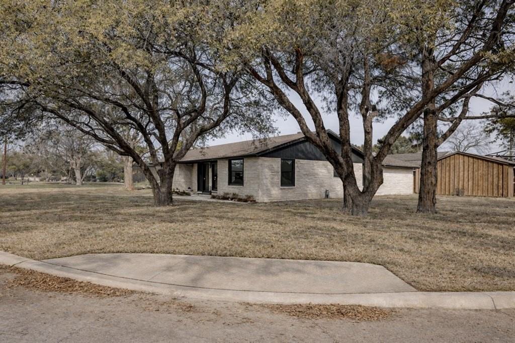 600 E Broadway St - Photo 5 of 48