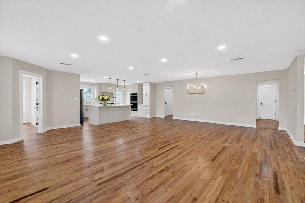 600 E Broadway St - Photo 6 of 48